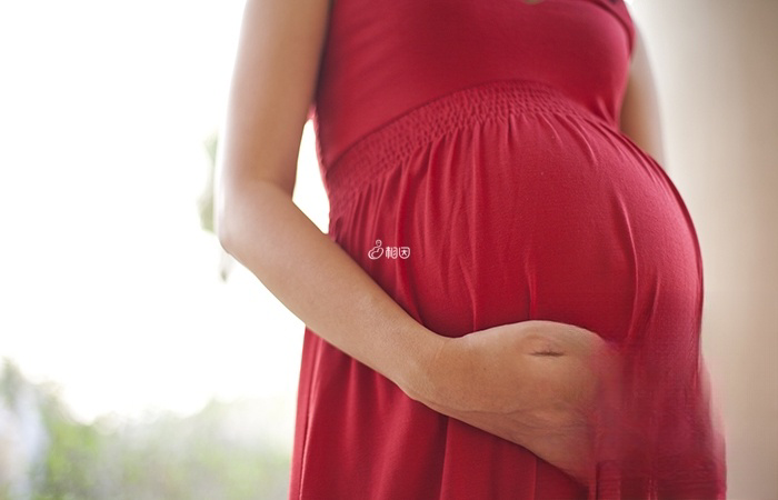 怀孕后女性肚子上会长出很多妊娠纹