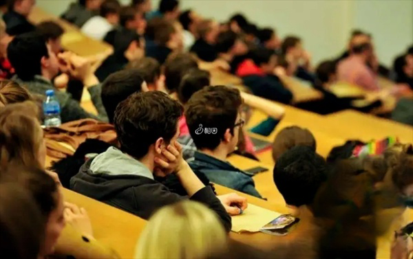 在美國出生的孩子有什么福利待遇_福利待遇出生美國孩子有福利嗎_福利待遇出生美國孩子有**嗎