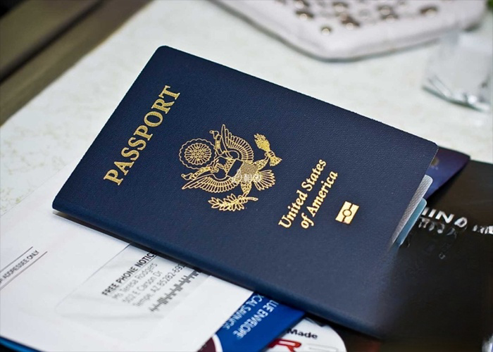 持美国护照免签180国