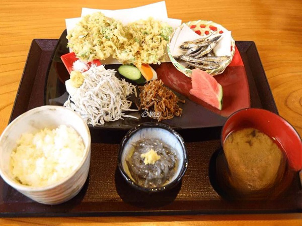 日本人午餐多食米饭