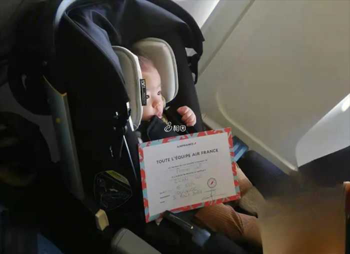 飞机起飞降落时不建议婴儿睡觉