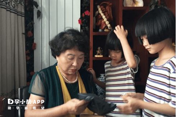 盛海琳女士与孩子