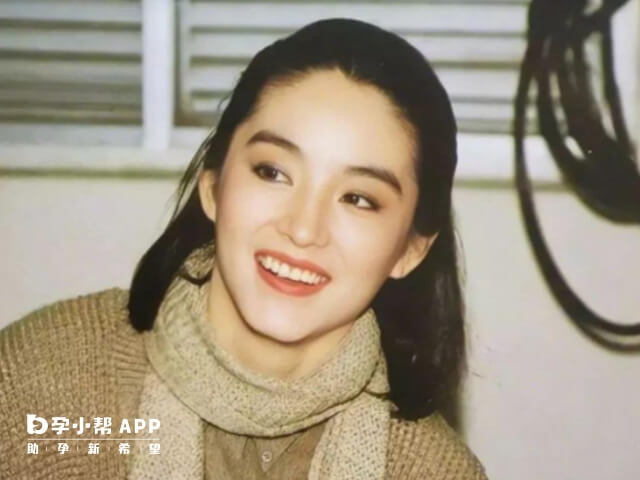 2001年47岁的林青霞生下二胎女儿