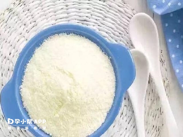宝宝一般6个月左右会开始添加米粉